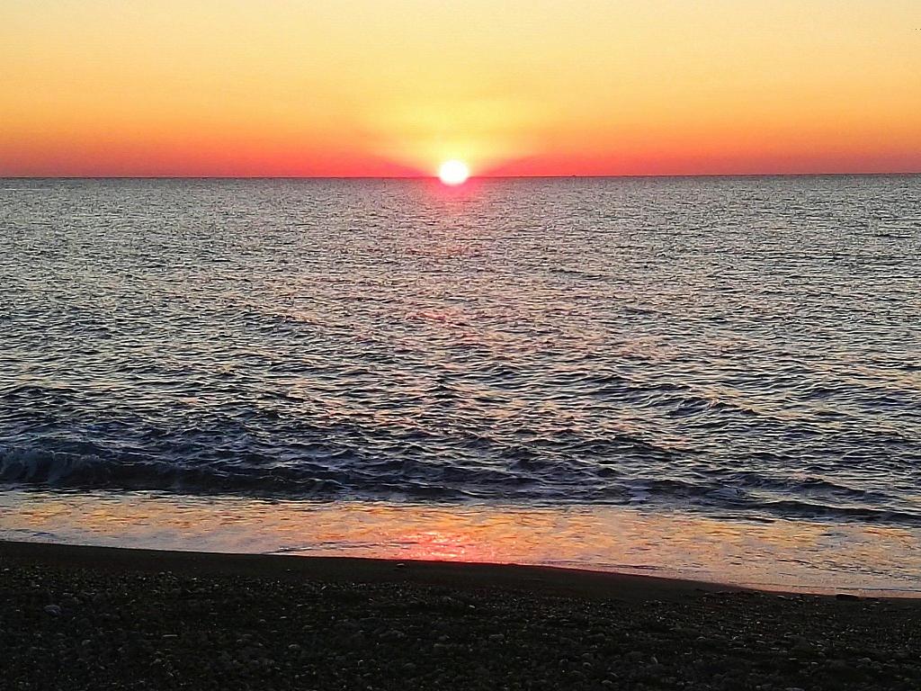 Spiaggia di Brolo al tramonto