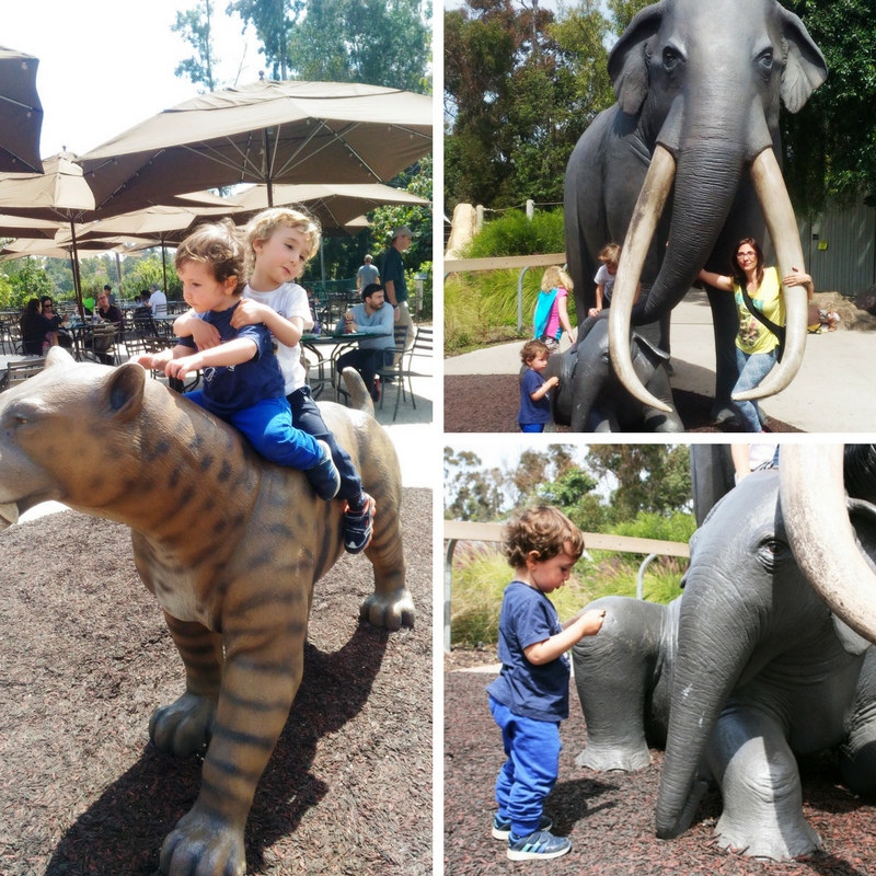 bambini che giocano al playground dello zoo di San Diego