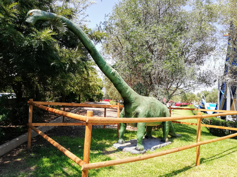 dinosauro all'aretusa park in Sicila