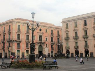 piazza università a Catania